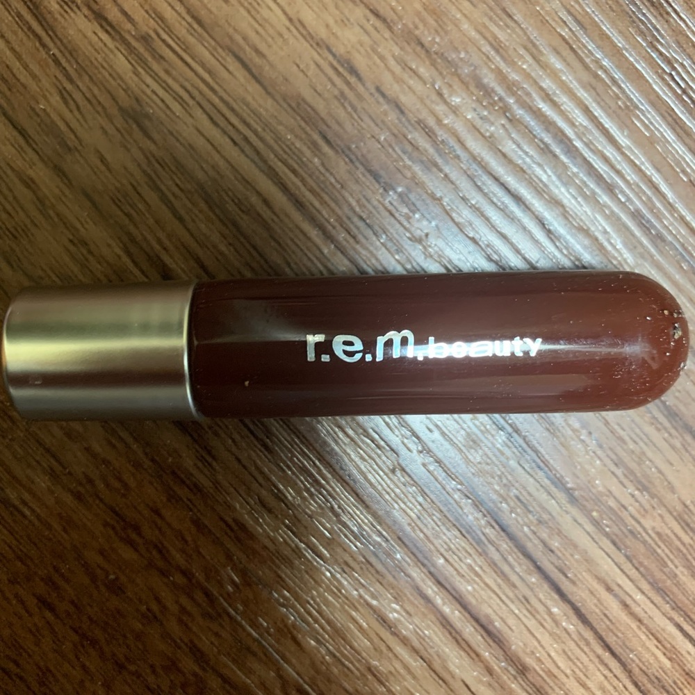 New REM plumping lipgloss in roll up (burgundy wine)